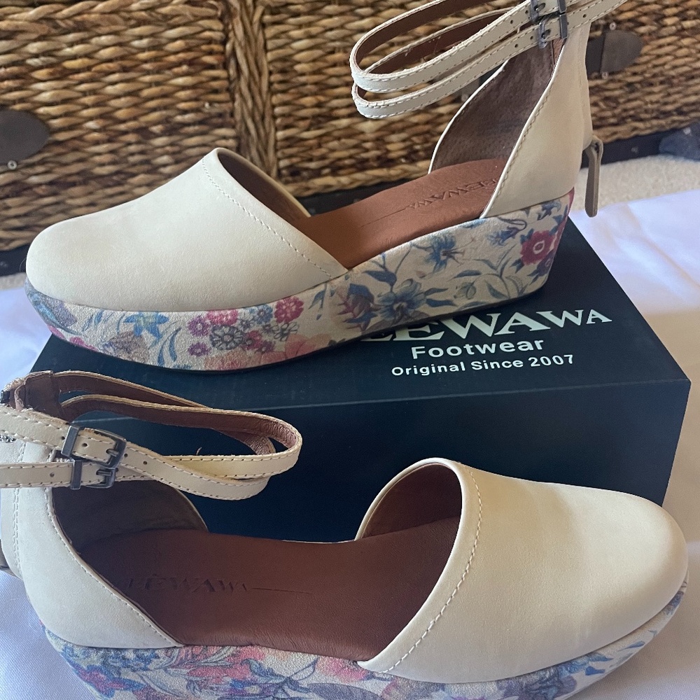 GEEWAWA Anthropologie Daisy strap shoes size 8.5 NEW in box